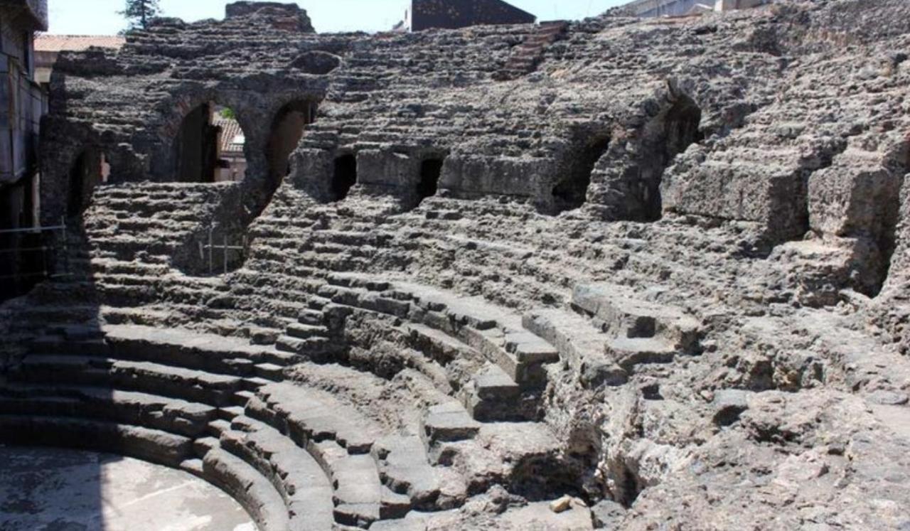 Domus Odeon La Casa Nel Parco Archeologico Di Catania Catânia Exterior foto