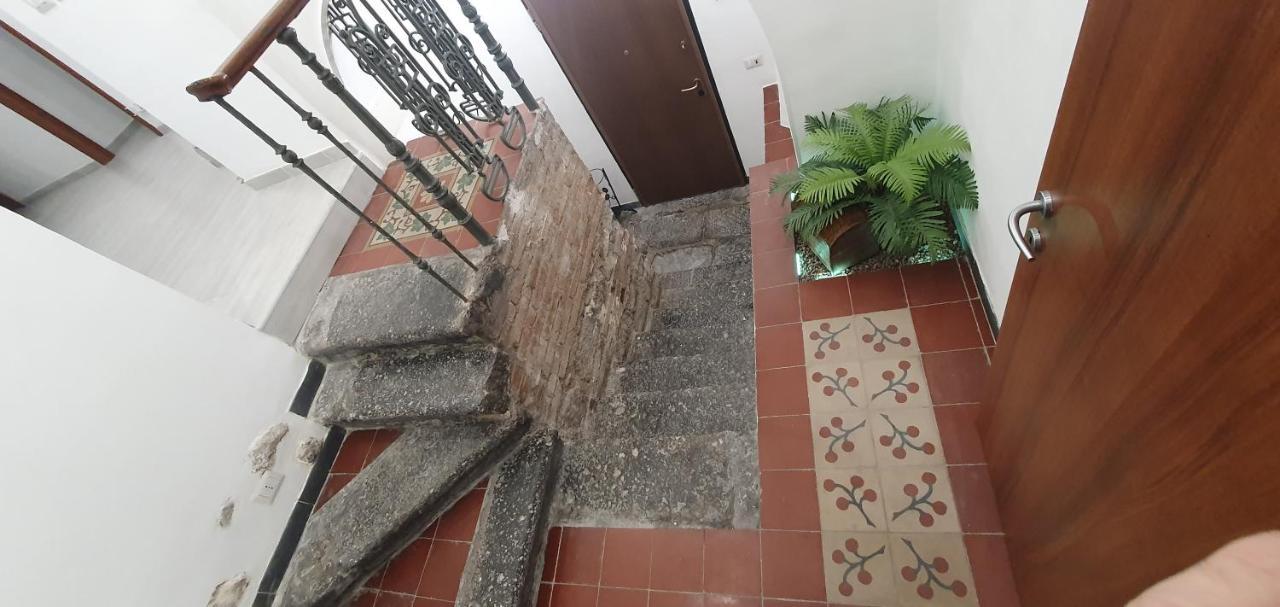 Domus Odeon La Casa Nel Parco Archeologico Di Catania Catânia Exterior foto